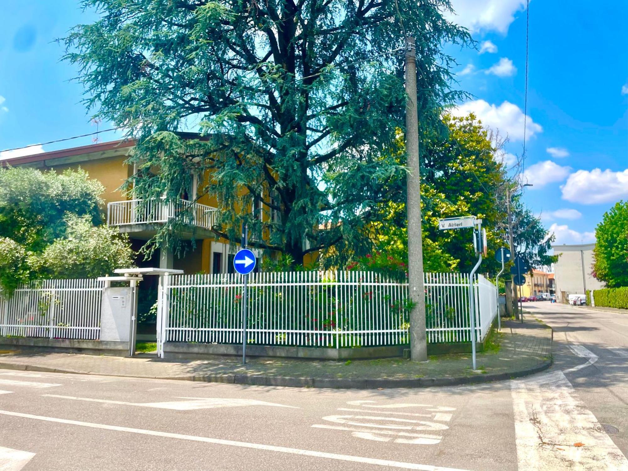 Appartamento Tra Monza E Milano Muggio Exterior photo